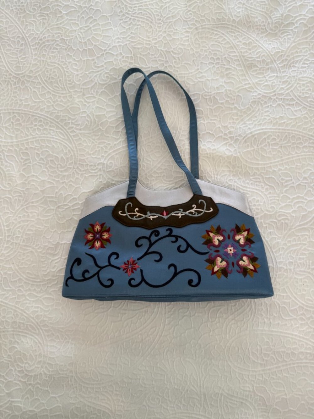 Vintage 90s Dolce Vita embroidered satin purse - great condition